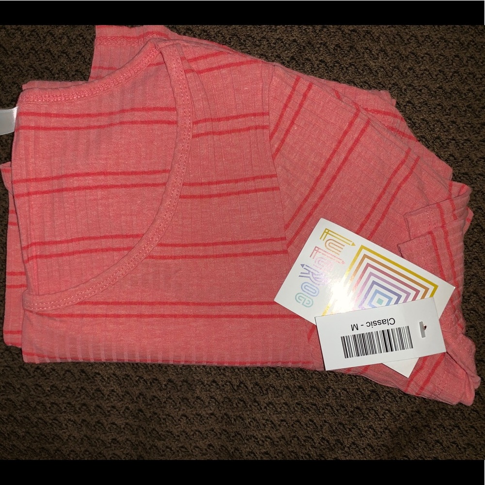 Medium LuLaRoe Classic T